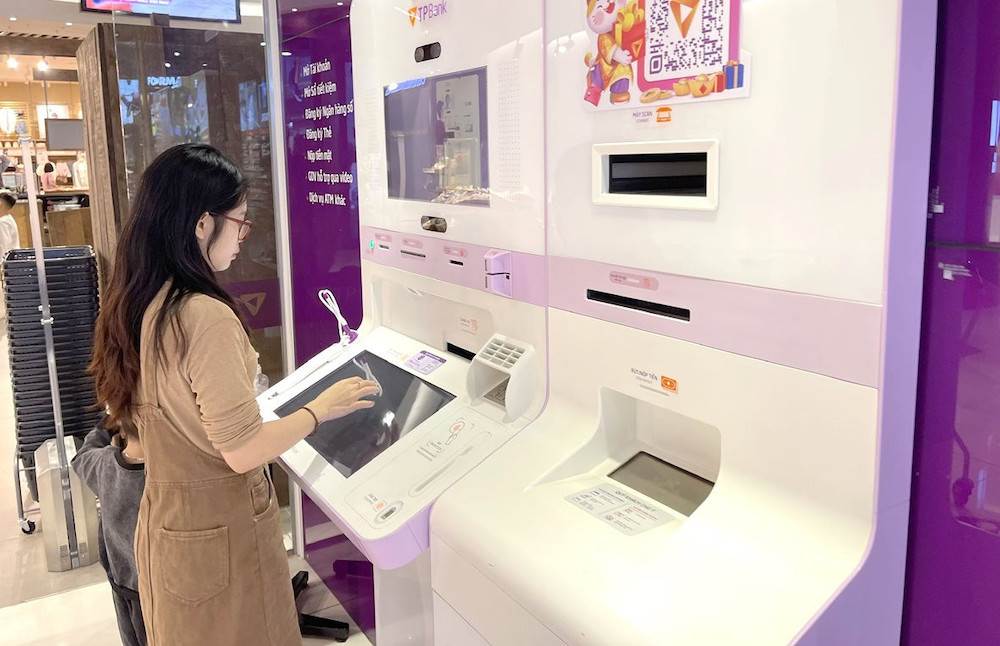 Rộng mở hành lang pháp lý, nhà băng gia tăng cho vay online