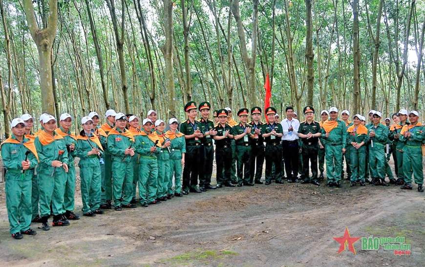 100% tuyển thủ tham gia Hội thi thợ giỏi khai thác mủ cao su Công ty 732 đạt giỏi và xuất sắc