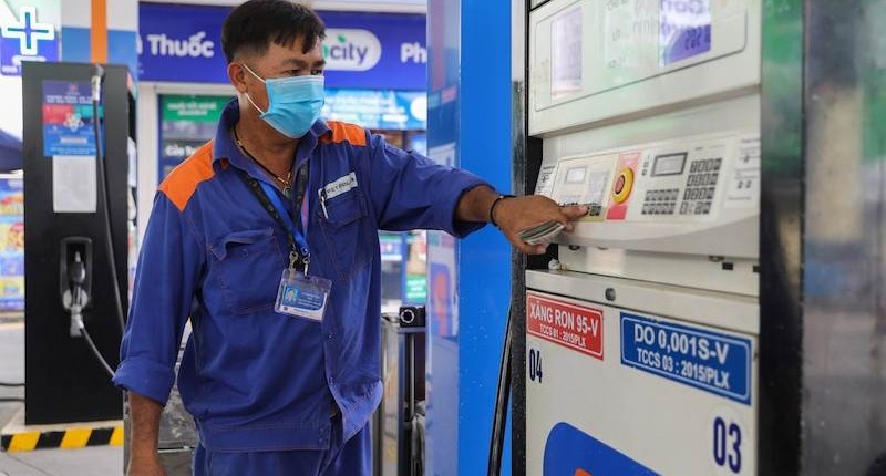 Giá xăng dầu tiếp tục giảm nhẹ trong kỳ điều chỉnh ngày 24/10