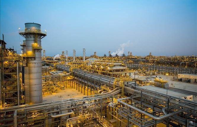 Giá dầu tăng hơn 3% do hoạt động sản xuất bị gián đoạn
