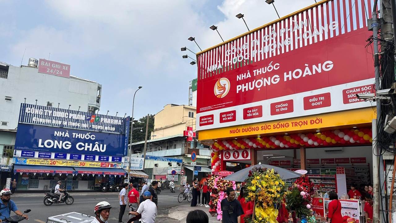 Tiềm lực ‘ông chủ’ đứng sau nhà thuốc Phượng Hoàng đang ‘đối đầu’ với Long Châu