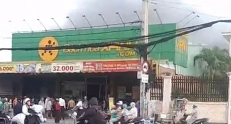 MWG: Cháy cửa hàng Bách Hóa Xanh ở TP HCM