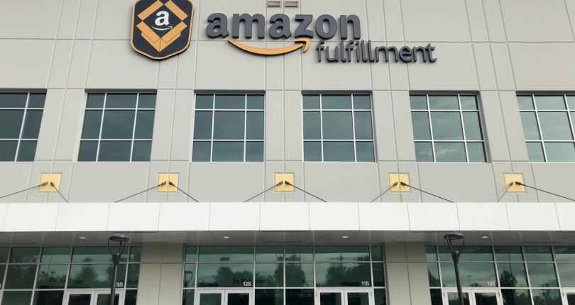 Amazon và Apple ‘ăn nên làm ra’ quý vừa qua