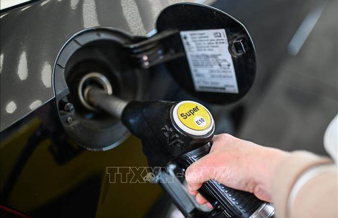 Giá dầu tăng hơn 1 USD sau quyết định của OPEC+