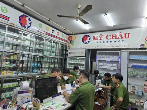 TPHCM: Bắt giam chủ nhà thuốc Mỹ Châu và ca sĩ Quốc Kháng liên quan ‘chạy án’