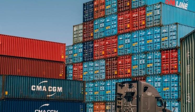 Các doanh nghiệp thúc giục nhập khẩu hàng vào Mỹ trước hạn