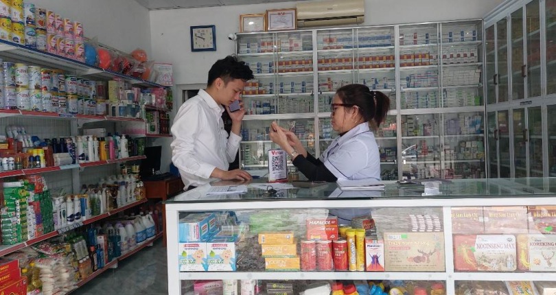 Chi bộ Chi nhánh Ngân hàng TMCP Ngoại thương Bắc Hà Tĩnh tích cực lãnh đạo việc đẩy mạnh thanh toán không dùng tiền mặt