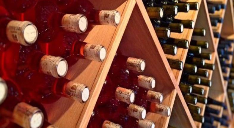 Hàng loạt doanh nghiệp phân phối rượu bị thu hồi giấy phép