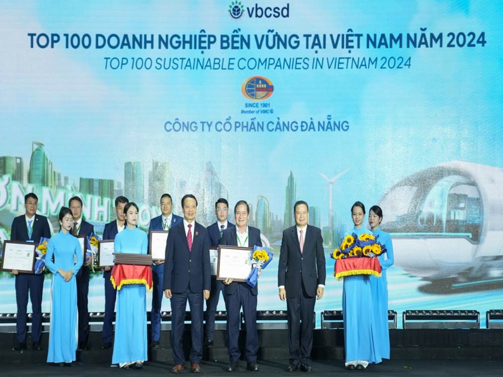 Cảng Đà Nẵng lần thứ 8 liên tiếp vinh dự được trao giải thưởng Doanh nghiệp phát triển bền vững