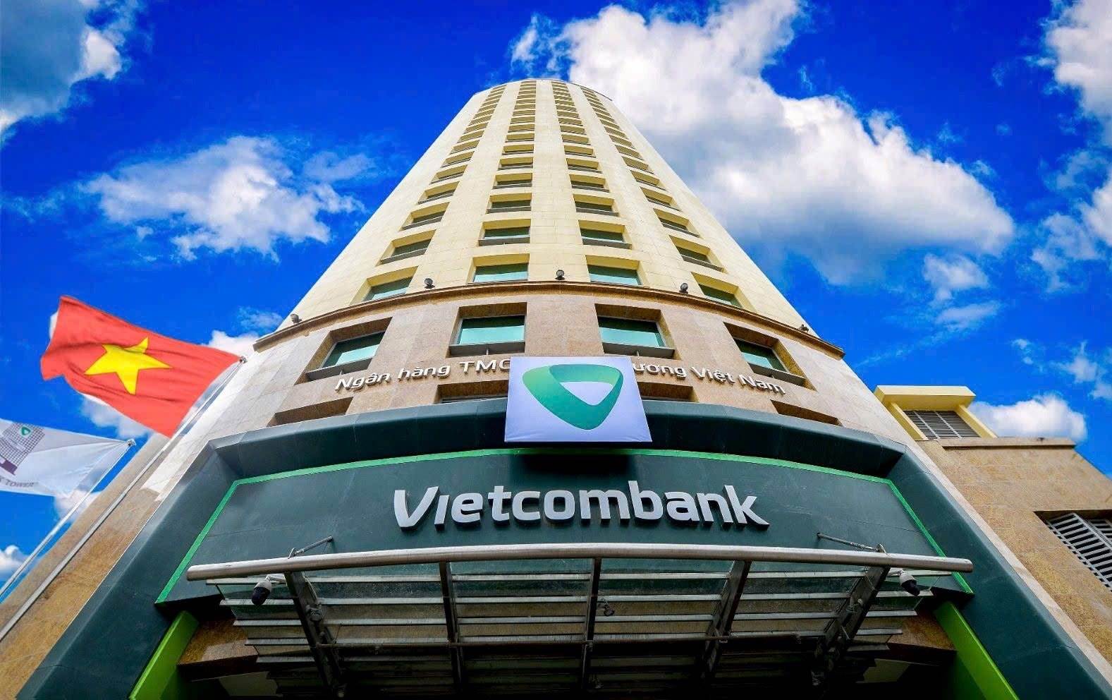 Cuộc đua tăng vốn của “giới buôn tiền”: Vietcombank trở lại ngôi vương, BIDV và VietinBank ‘ngậm ngùi’ xếp sau hai nhà băng tư nhân