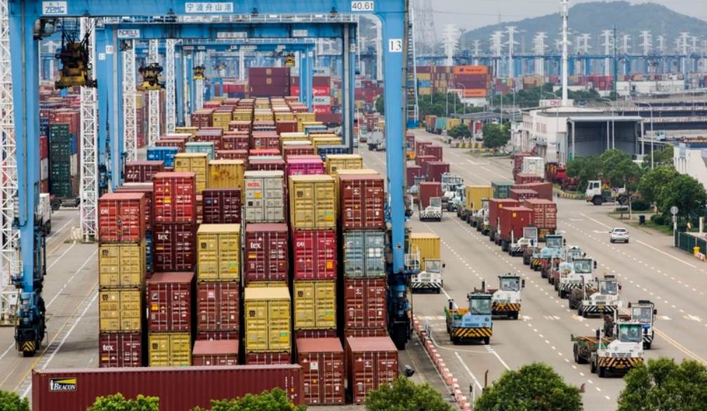 Trung Quốc: Dự trữ ngoại hối và thặng dư thương mại tiếp đà gia tăng