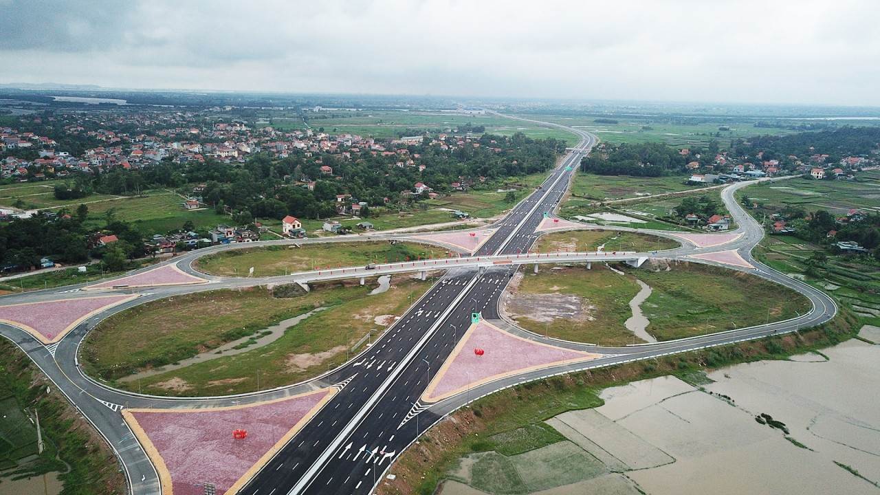 Liên kết thúc đẩy chuỗi cung ứng sản xuất thông minh tại các khu công nghiệp trục cao tốc phía Đông