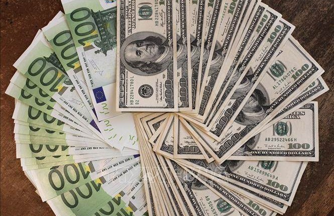 Đồng euro giảm xuống mức thấp nhất hai năm so với đồng USD