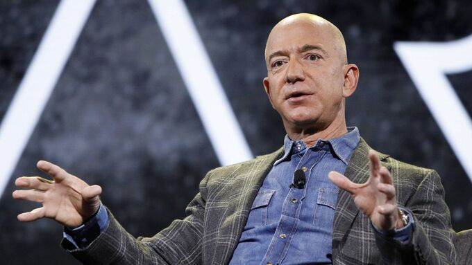 Tỷ phú Jeff Bezos tiết kiệm gần 1 tỷ USD tiền thuế nhờ chuyển nhà