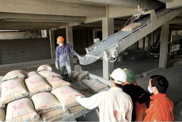 Lợi nhuận khối công ty thép tăng trưởng, các công ty xi măng và gạch ốp lát đối mặt với khó khăn