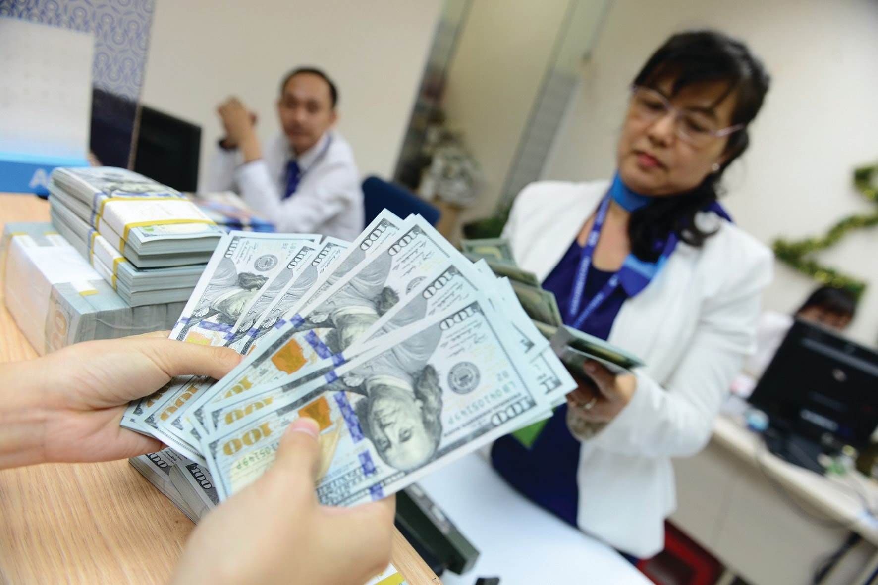 Cẩn trọng rủi ro tỷ giá