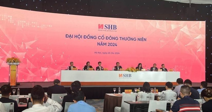 Tuần cao điểm của mùa ĐHĐCĐ ngành ngân hàng