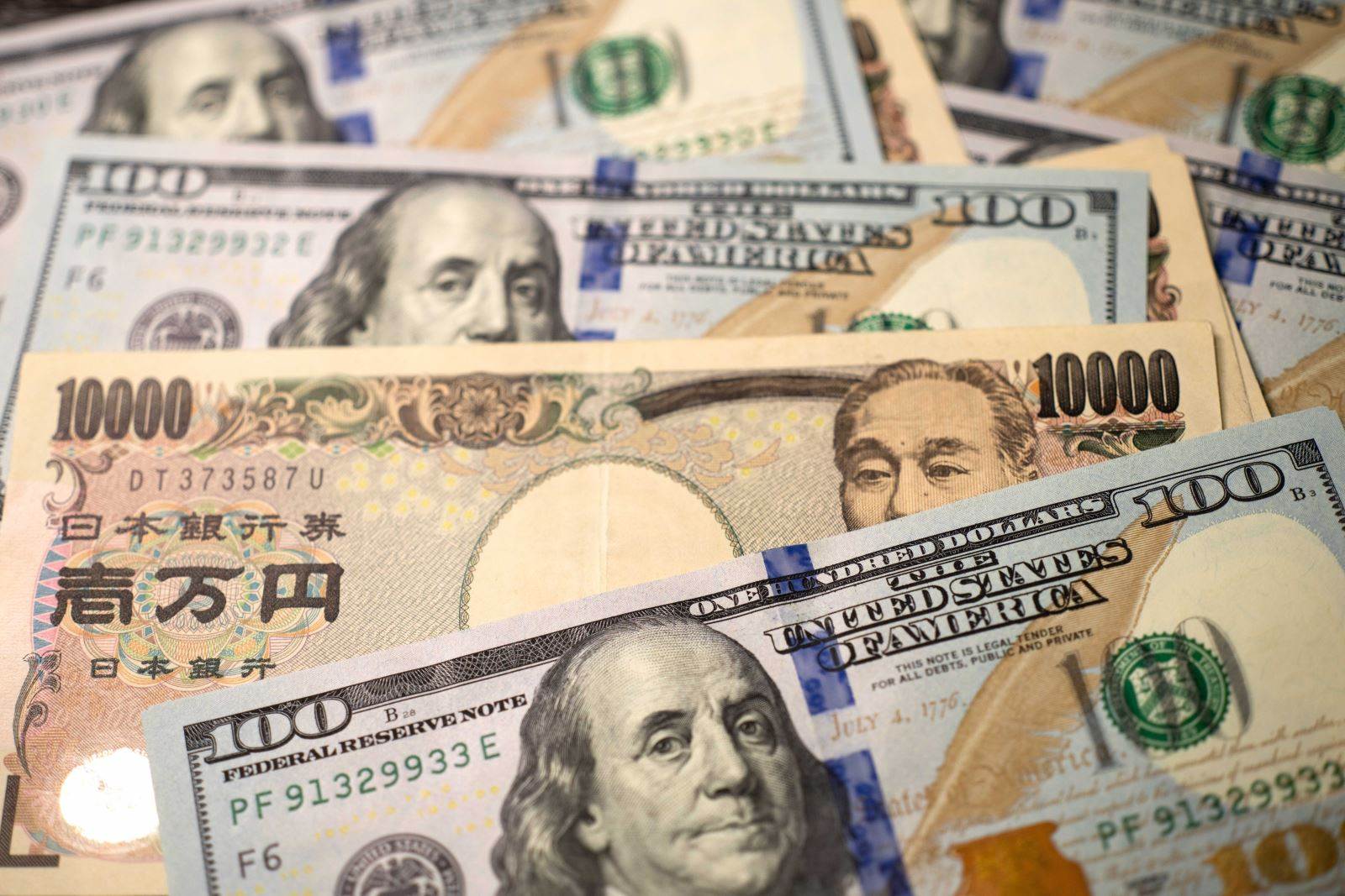 Đồng USD yếu có ý nghĩa gì với nền kinh tế toàn cầu?