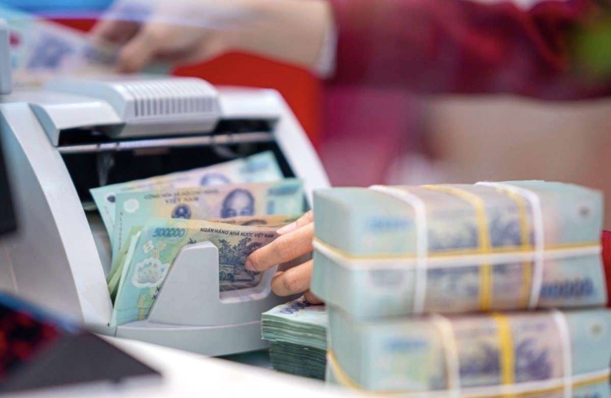 Lãi suất huy động giảm, ngân hàng xoay xở hút vốn