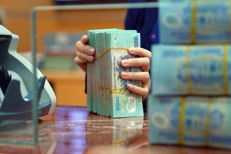 Lãi suất tiết kiệm đi xuống, ngân hàng vẫn khó giảm lãi vay
