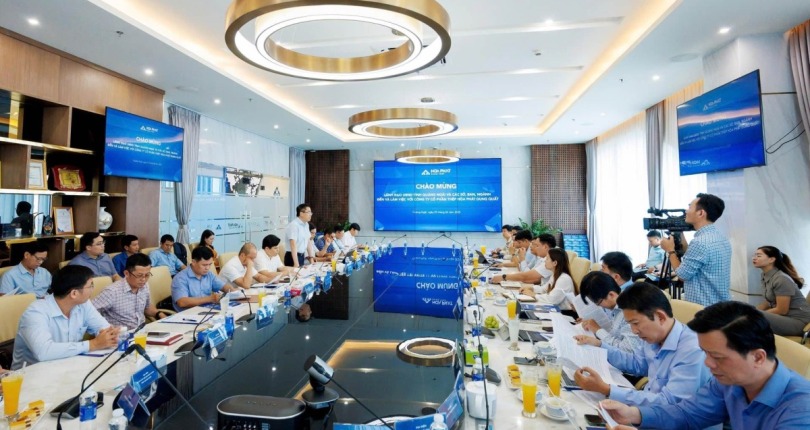 DA ray thép 14.000 tỷ đồng của Hòa Phát tại Quảng Ngãi bị vướng, Chủ tịch tỉnh yêu cầu Sở ngành không đùn đẩy trách nhiệm, rút ngắn thời gian giải quyết hồ sơ
