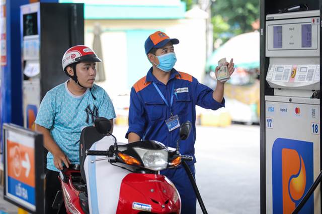 Giá xăng dầu tiếp tục tăng từ 15h chiều nay 3/4