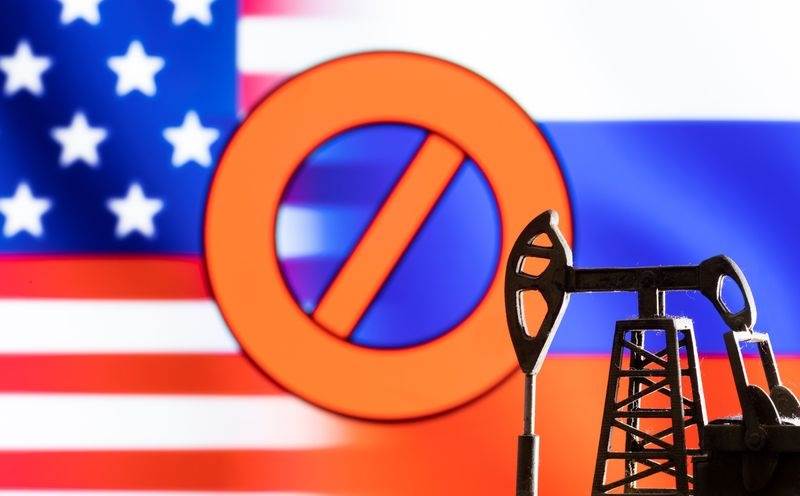 ‘Bực mình’ với Putin, ông Trump đe dọa đánh thuế dầu của Nga