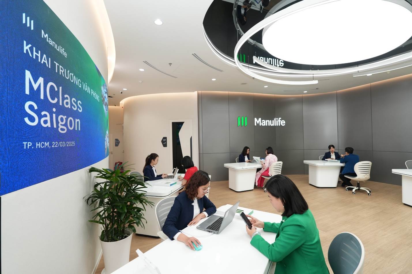 Manulife Việt Nam báo lãi năm 2024 nhờ đầu tư tài chính và quản lý chi phí, chất lượng kinh doanh hiệu quả