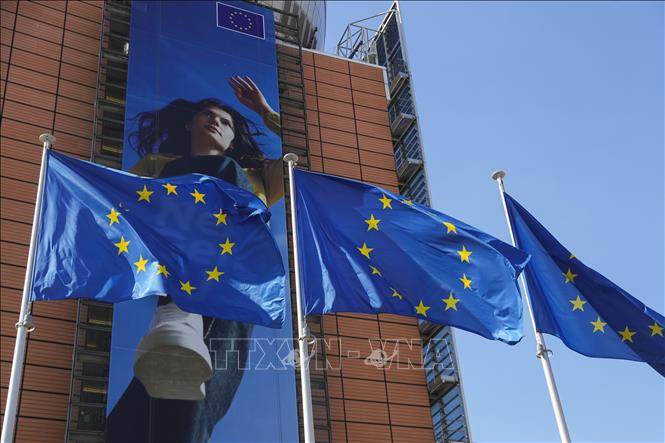 EU theo sau Trung Quốc trả đũa thuế quan Trump