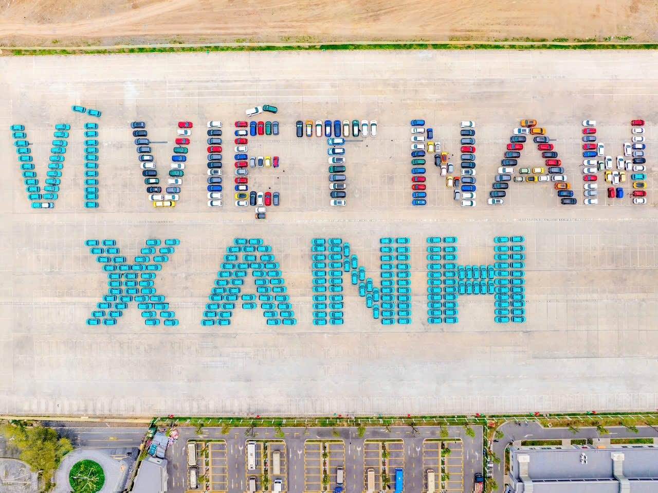 Hãng xe của tỷ phú Phạm Nhật Vượng vừa xác lập một kỷ lục chưa từng có: Màn xếp xe điện vô tiền khoáng hậu trong Ngày hội Xanh lớn nhất Việt Nam