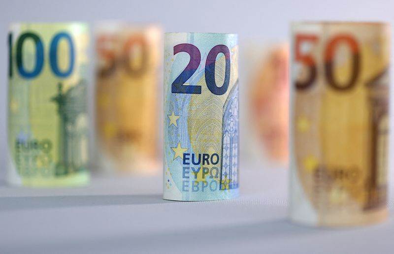 Đồng euro vọt lên đỉnh 3 năm so với USD, giới đầu tư đánh giá lại triển vọng tài sản Mỹ