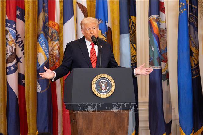 Tổng thống Donald Trump khẳng định giá cả hàng hóa trong nước đang giảm