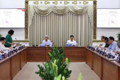Buổi họp về tình hình, kết quả kinh tế - xã hội tháng 4 và nhiệm vụ, giải pháp tháng 5 tại TPHCM vào sáng ngày 8-5