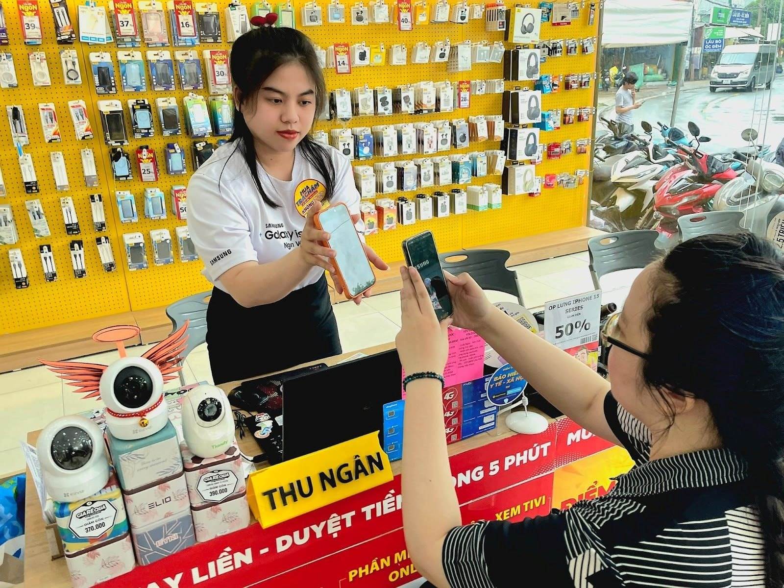 Nhiều chuỗi khác bắt đầu tham chiến mảng nạp – rút – chuyển tiền ngân hàng, Thế Giới Di Động có lo ngại?