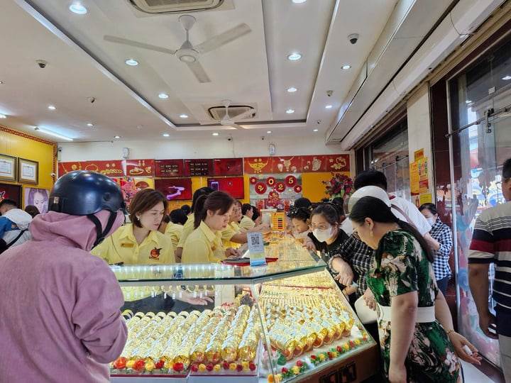 SJC làm ăn ra sao trong hơn 10 năm độc quyền vàng miếng?