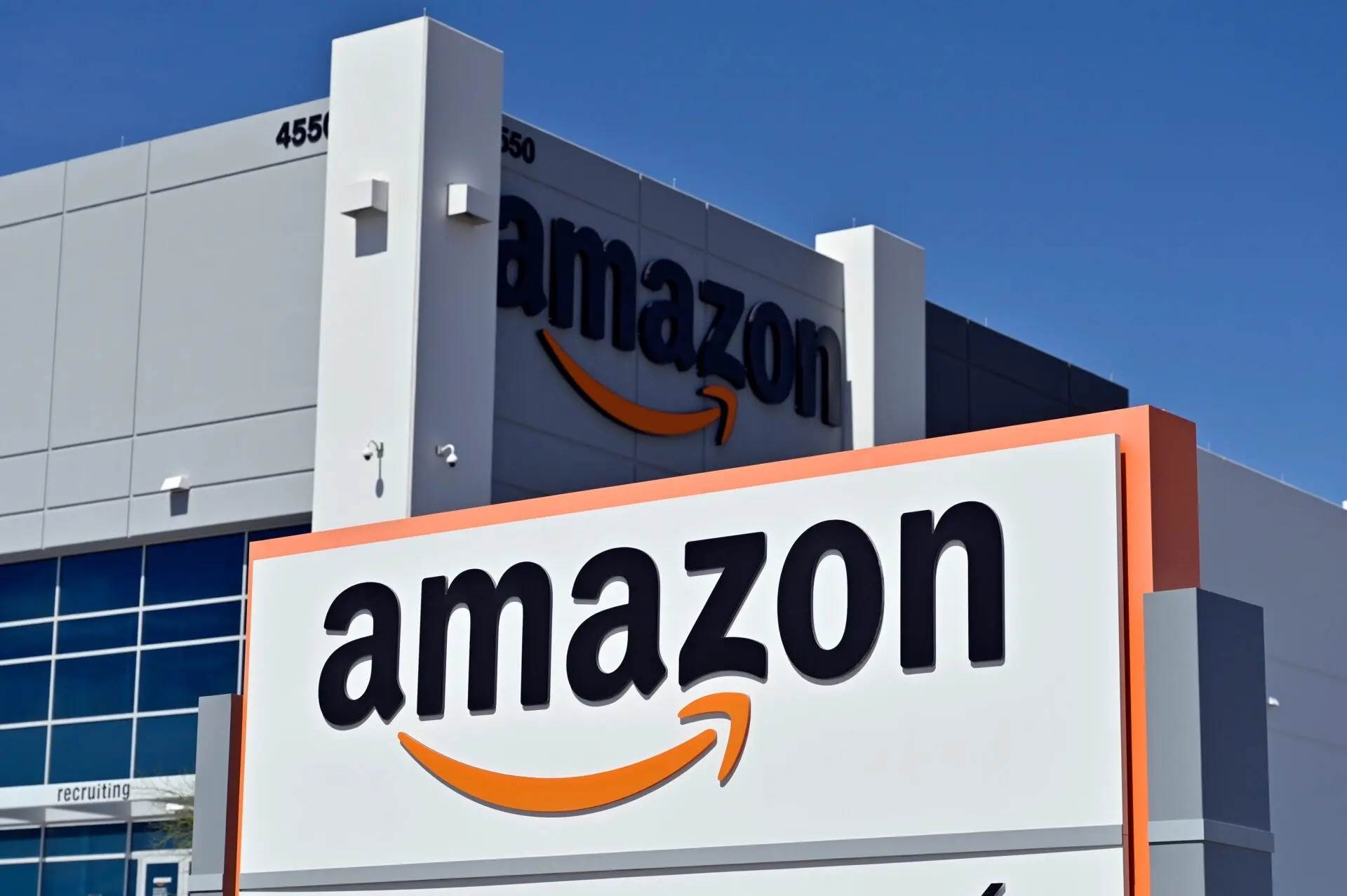 Amazon phóng vệ tinh Internet cạnh tranh với SpaceX