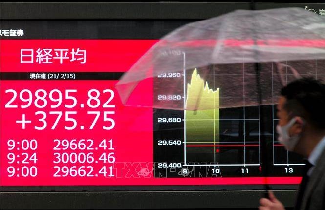 Chứng khoán châu Á tăng cùng USD, giá vàng giảm