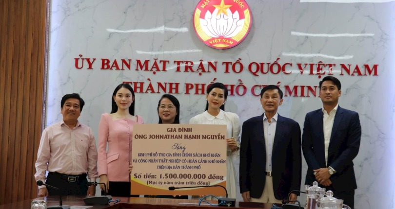 Từ ‘Vua hàng hiệu’ đến người đồng hành vì cộng đồng