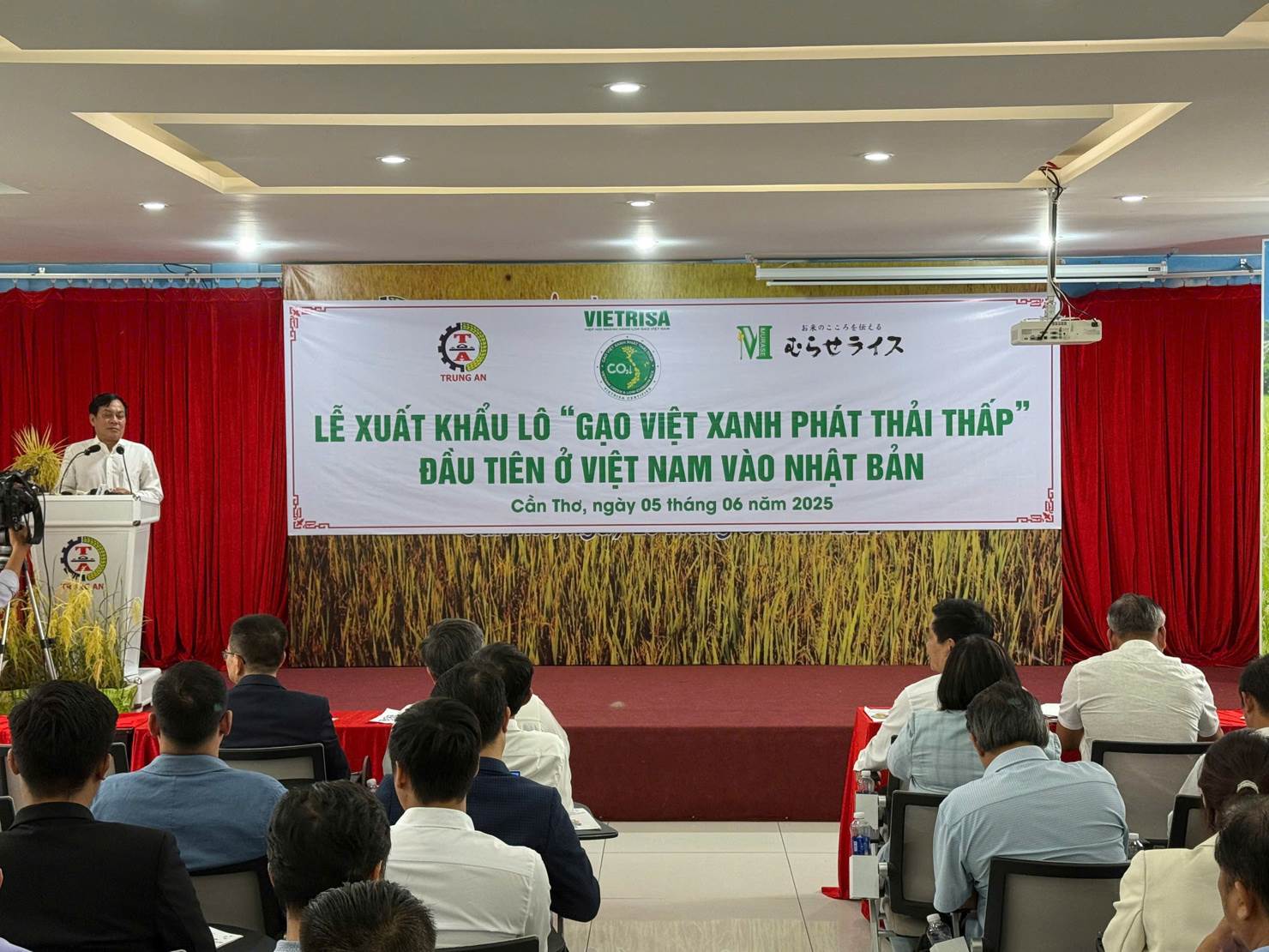 Việt Nam thu về 2,34 tỷ USD nhờ xuất khẩu gạo