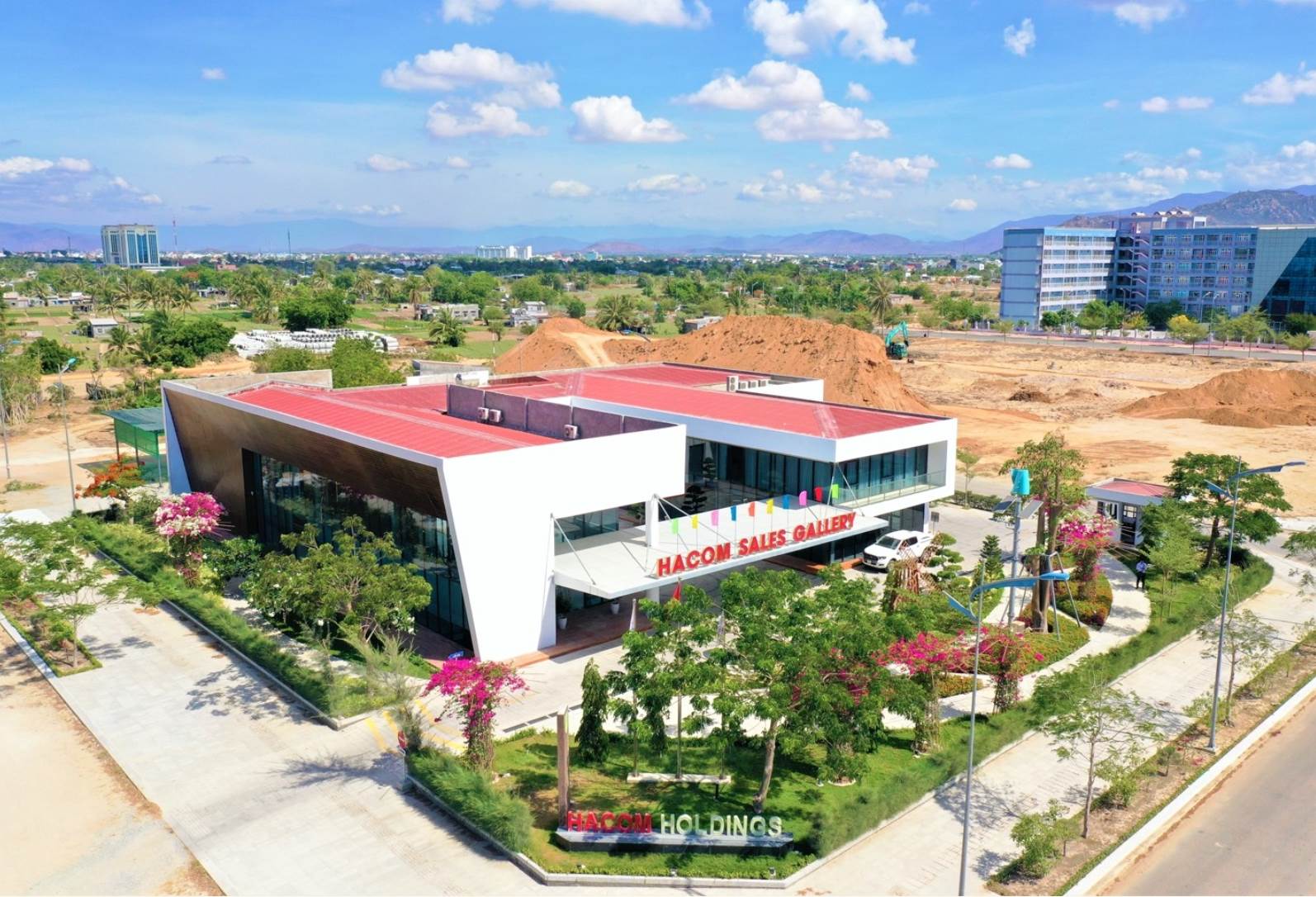 Đầu tư loạt dự án tại miền Trung, tiềm lực Hacom Holdings ra sao?