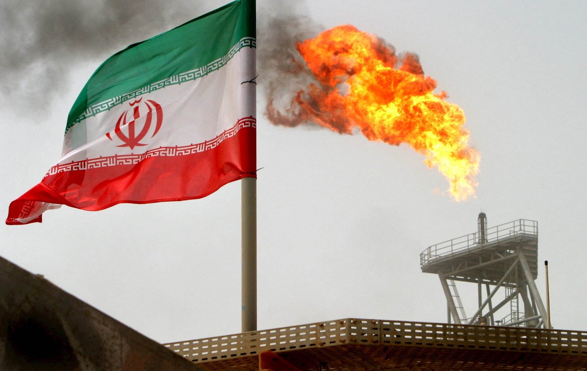 Nhà đầu tư sẵn sàng ứng phó giá dầu tăng sau khi Mỹ không kích cơ sở hạt nhân Iran