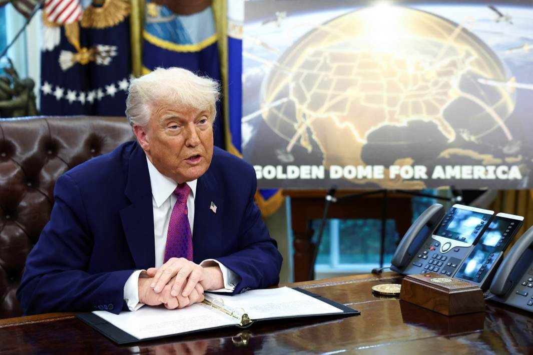 Xung đột Donald Trump – Elon Musk đe dọa tương lai vũ trụ Mỹ