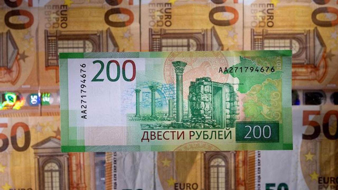 Rúp Nga: Đồng tiền tăng giá mạnh nhất thế giới nửa đầu năm 2025