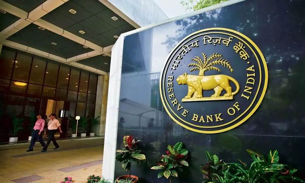 NHTW Ấn Độ giảm mạnh lãi suất, thêm áp lực cho đồng rupee