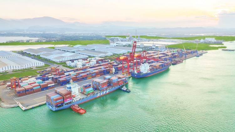 Đẩy mạnh kết nối cảng biển miền Trung với quốc tế