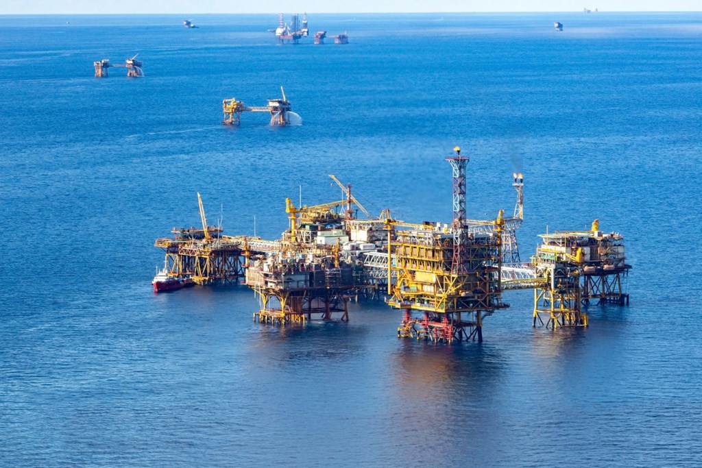 Giá dầu nối dài đà tăng tuần thứ hai liên tiếp