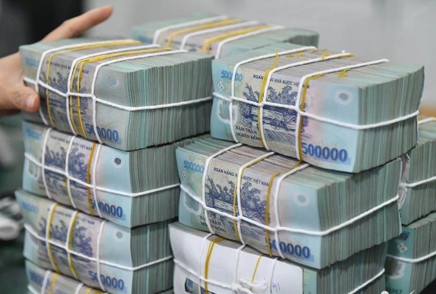 Hơn 20 ngân hàng giảm lãi suất huy động, vẫn có thêm 262.000 tỷ đồng tiền gửi trong một tháng