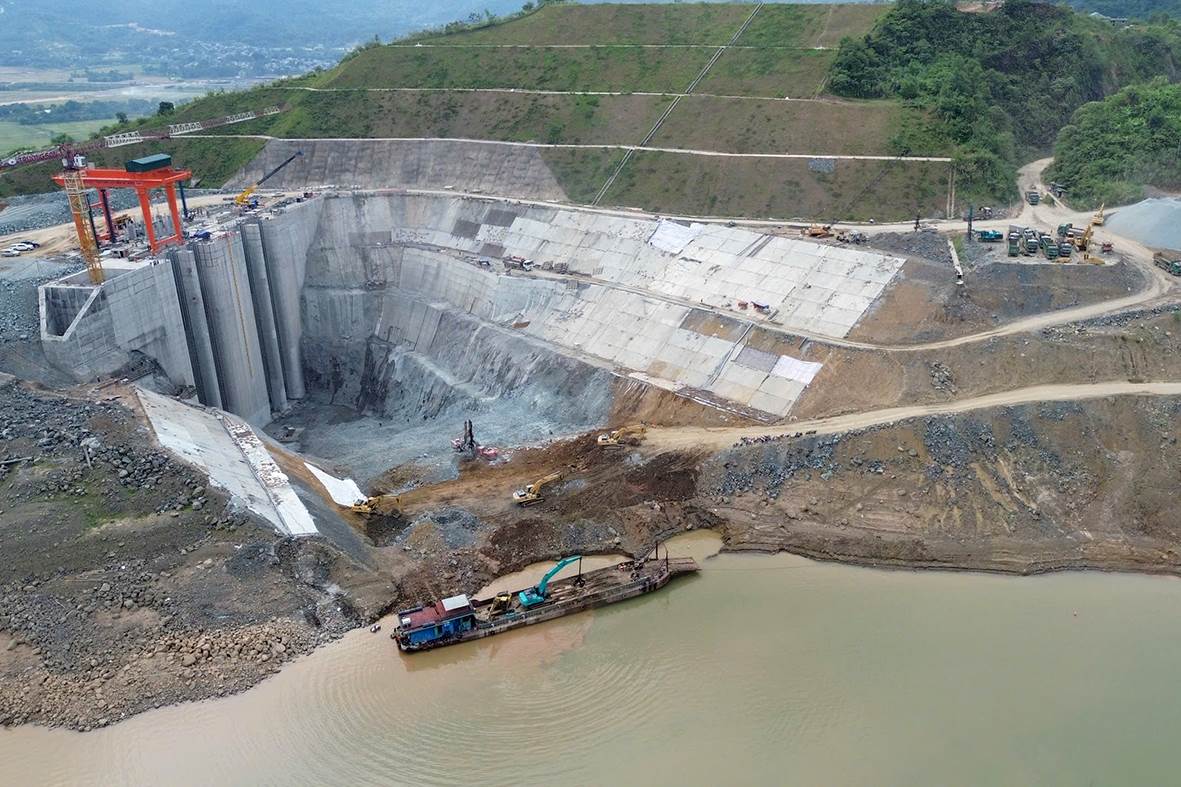 Thủy điện Hòa Bình mở rộng “chạy nước rút” để kịp phát điện trong tháng 8