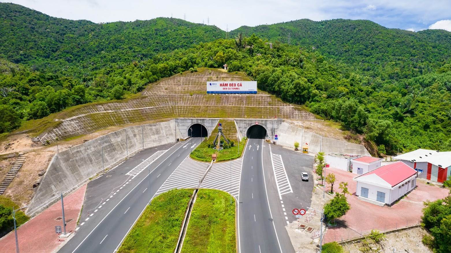 “Vua đào hầm” Đèo Cả rục rịch cho “siêu dự án” đường sắt cao tốc Bắc Nam: Đặt mua thiết bị từ một “ông lớn” Trung Quốc, biến công trường thành thao trường luyện quân