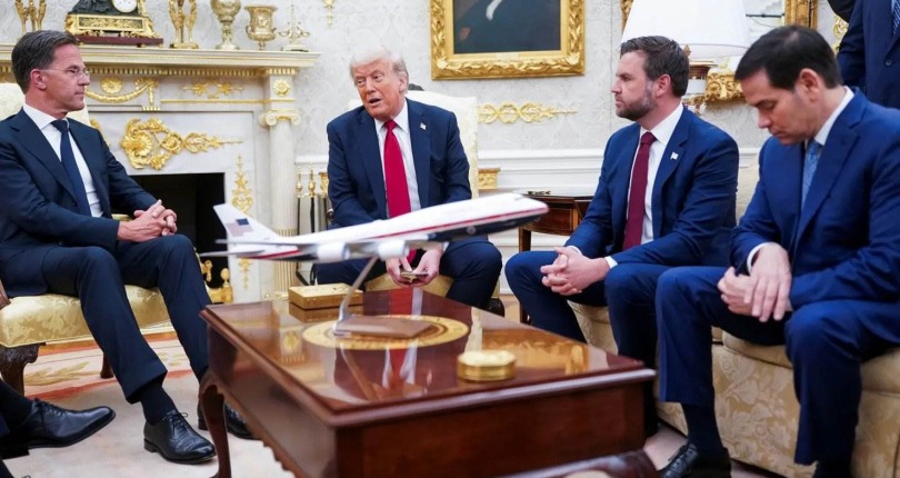 Ông Trump ra tối hậu thư với Nga, đe dọa áp thuế 100%